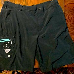 Men’s Columbia PFG fishing shorts